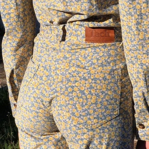 Tach Clothing Womn XS Ditsy Floral High Rise Tapered Crystal Corduroy Ankle Pant - Picture 3 of 14